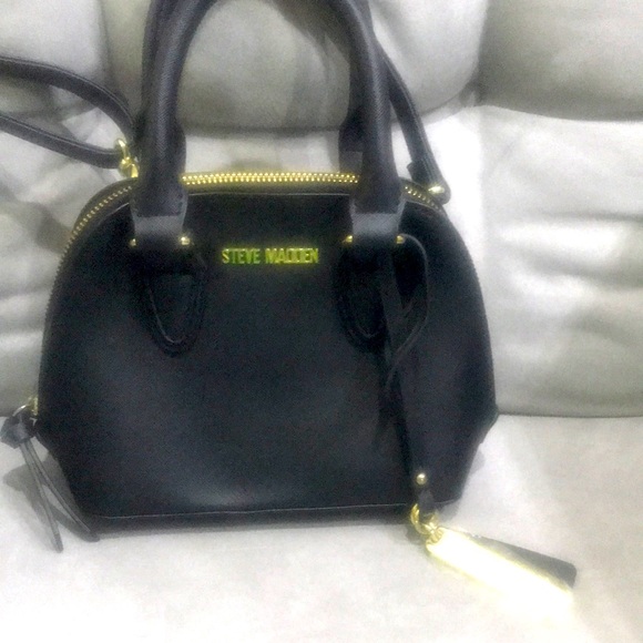Steve Madden Handbags - Steve Madden NWOT the perfect size bag wear it around you or handle hangs on arm
